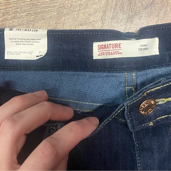 NWT Signature By Levi Strauss Curvy Skinny Ankle Jeans Size 16 Short - Picture 3 of 6
